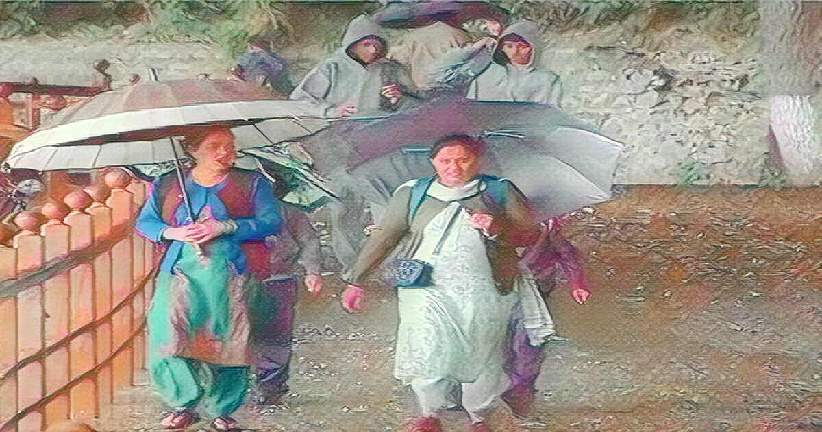 Snowfall and Rain Hit Himachal Pradesh, Delighting Tourists